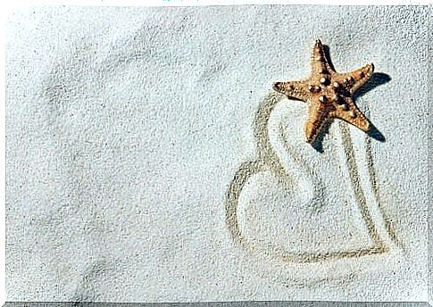 drawing in sand for art therapy