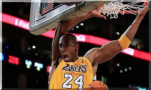 Kobe Bryant putting a basket