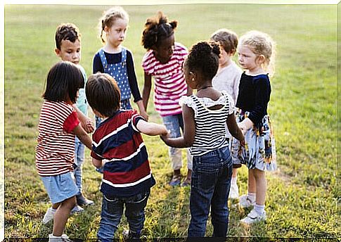 children playing in a circle