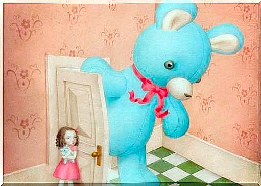 Girl-opening-the-bear-door